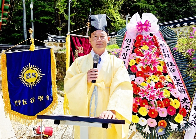 &nbsp;김연구 원주향교 총무차석장의가&nbsp;식전행사 사회를 보고 있다.