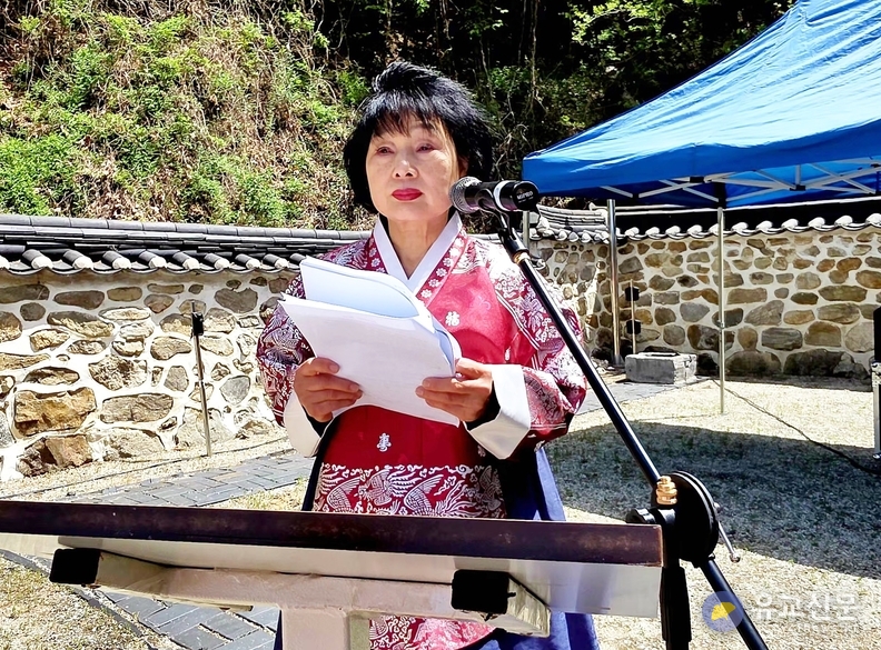 박은순 원주향교 예절시연수석장의가 당하집례를 보고 있다.