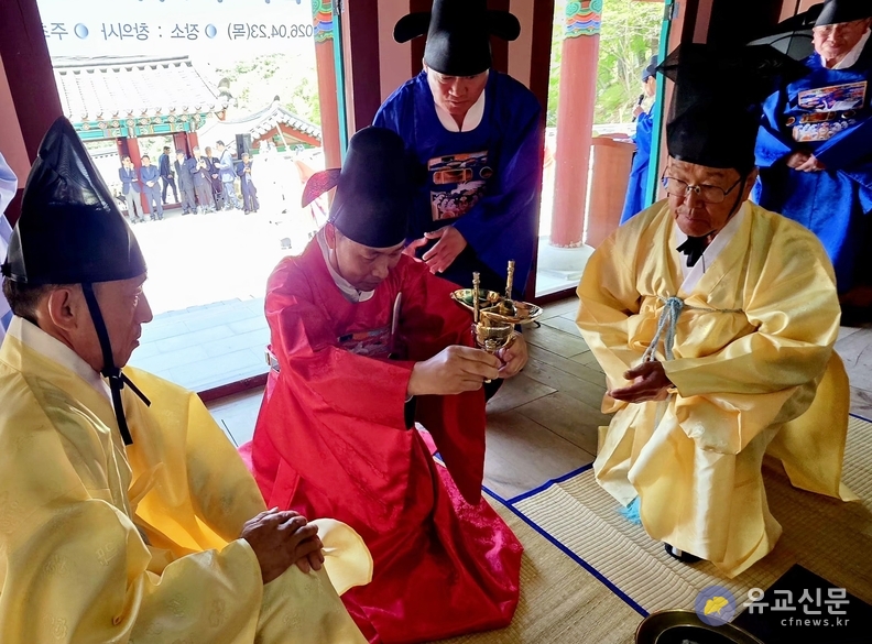 김문기 원주시 부시장이 아헌례를 하고 있다.